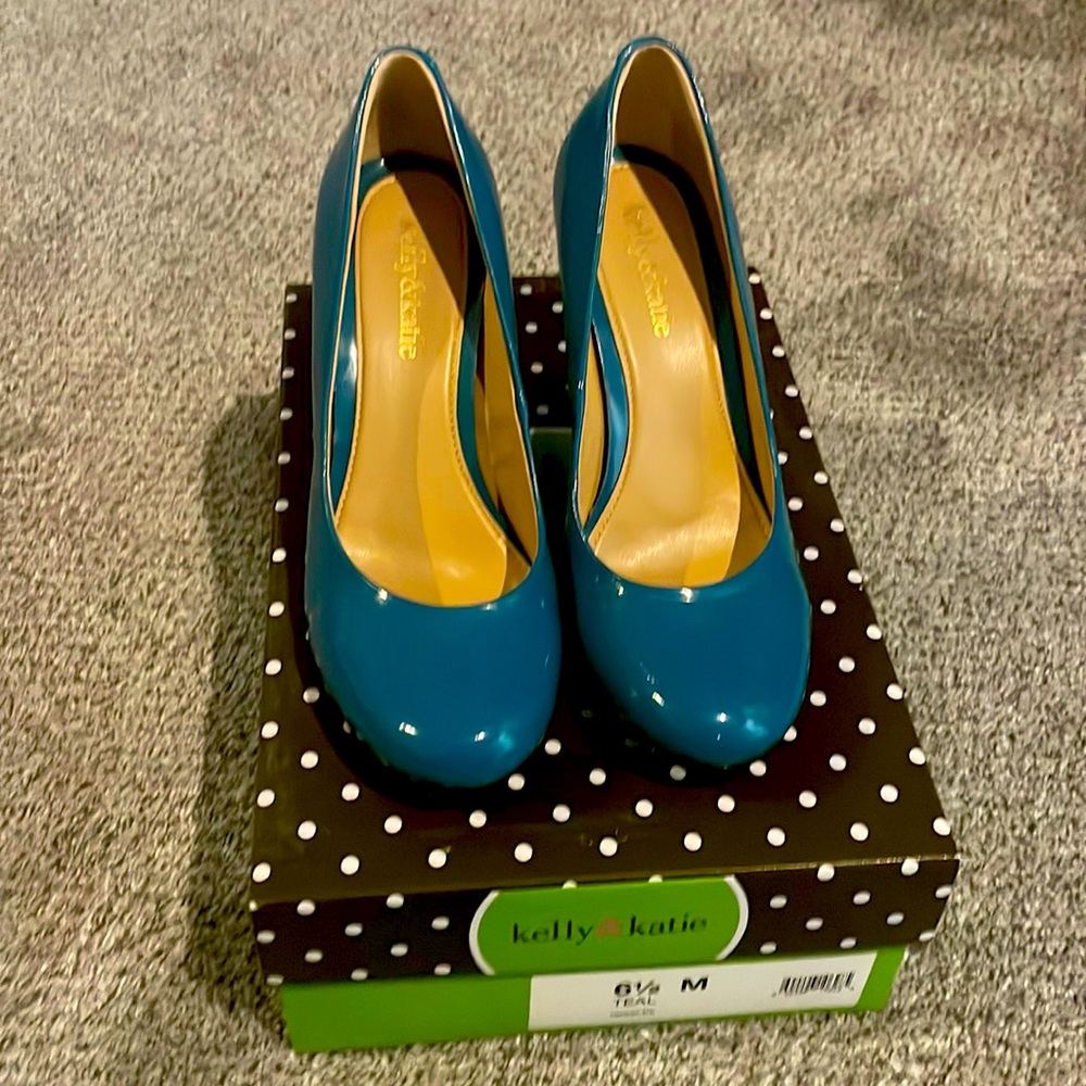 Kelly & Katie Teal Pumps EUC